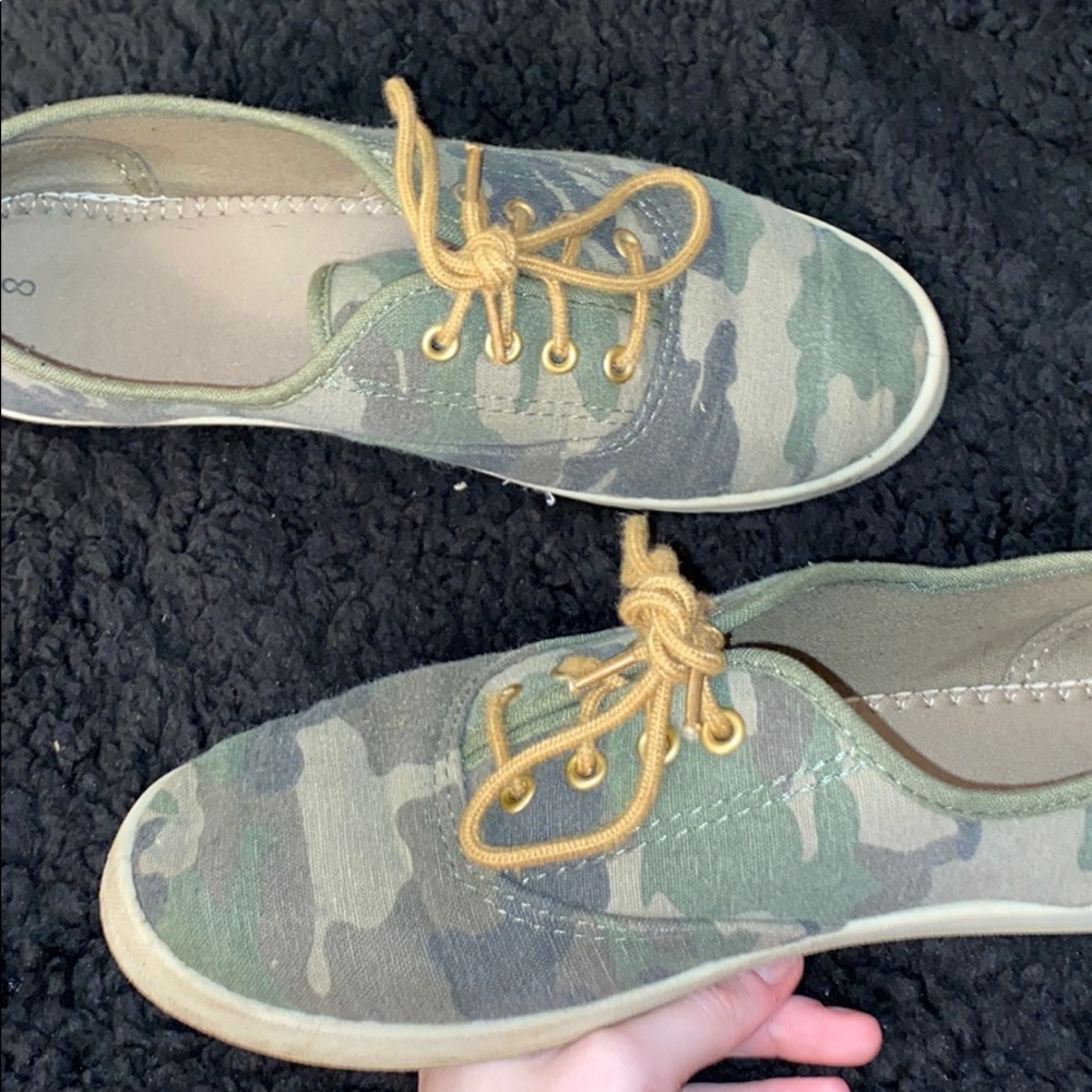 Shoes - Picture 3 of 3
